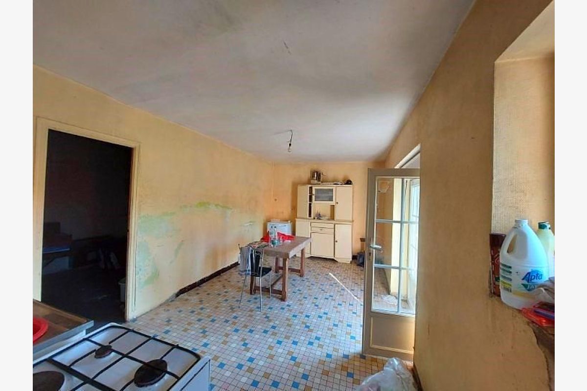 Une maison à rénover sur la commune de Cérences - 179725_3.jpg