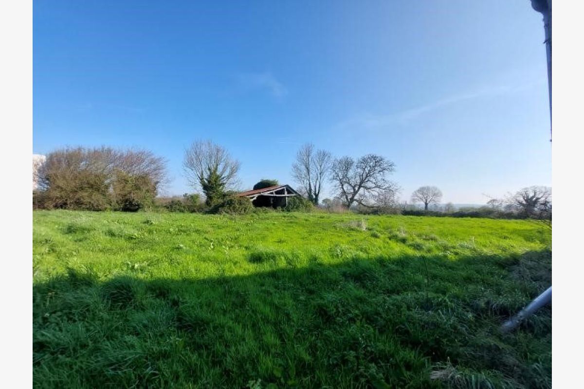 Une maison à rénover sur la commune de Cérences - 179725_8.jpg