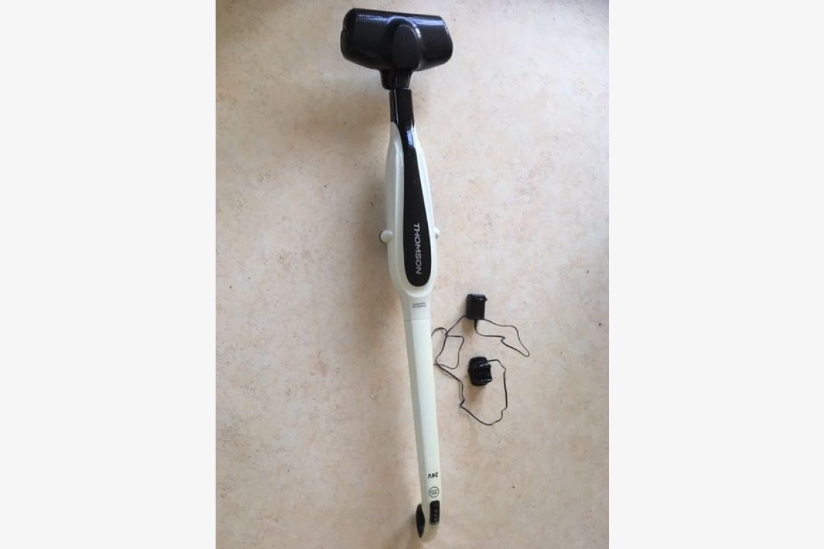 Photo 1 Aspirateur balai sans fil Thomson