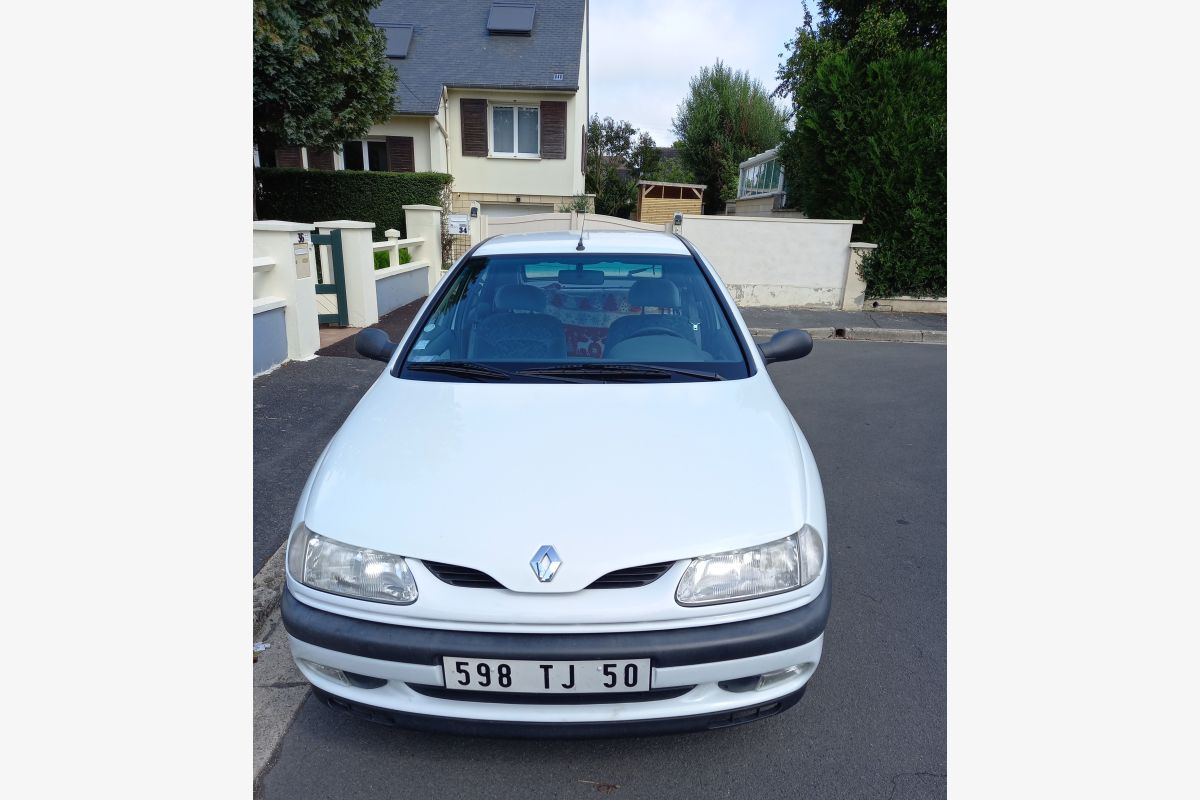 Photo 1 Laguna, essence