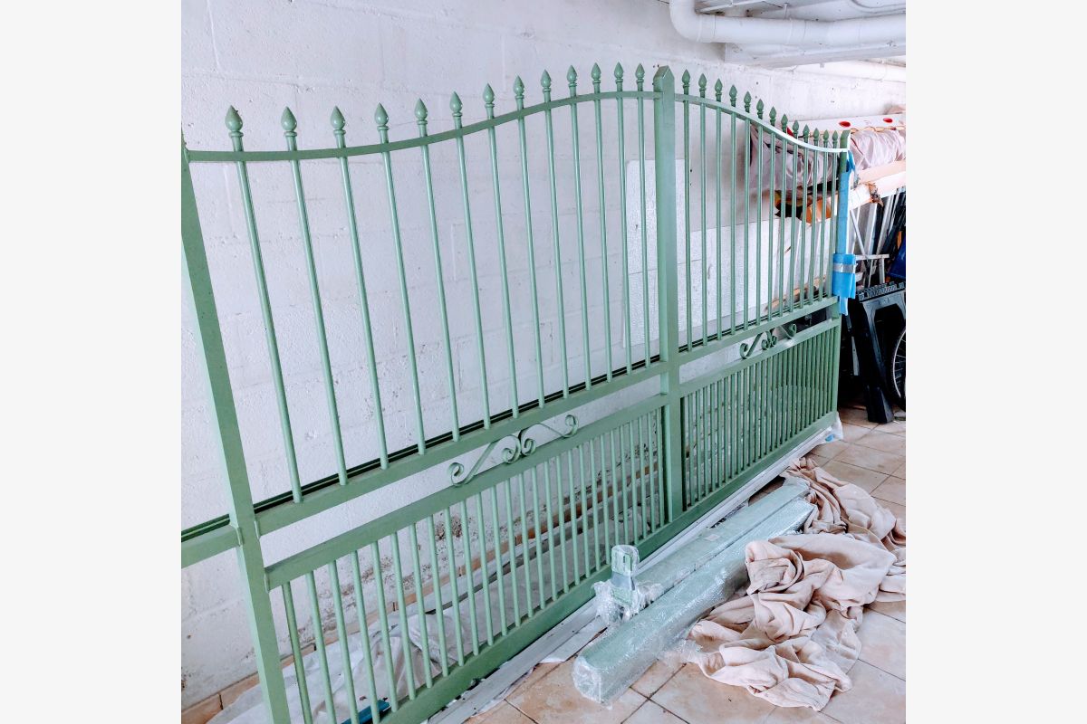 Photo 1 Portail coulissant aluminium Neuf 