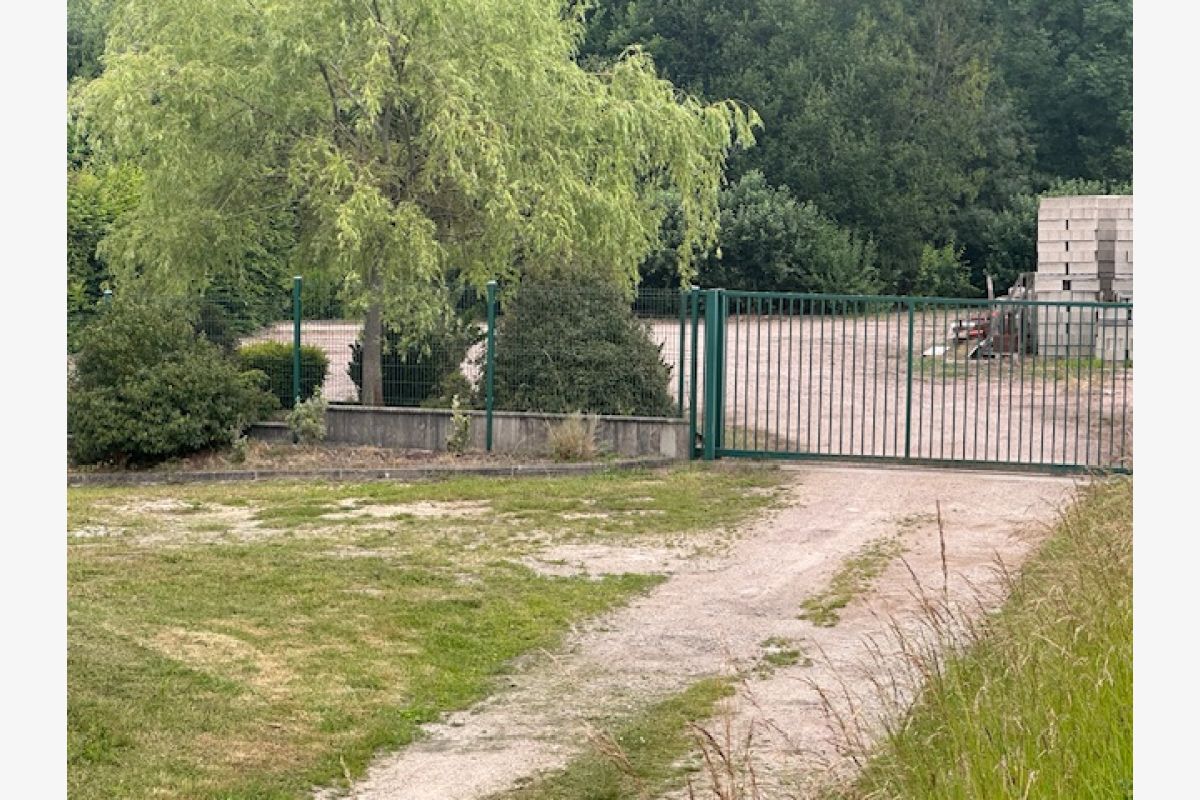 TERRAIN A LOUER - 180203_971ee6eb9c1e1be27580d57bd94414a3.jpg