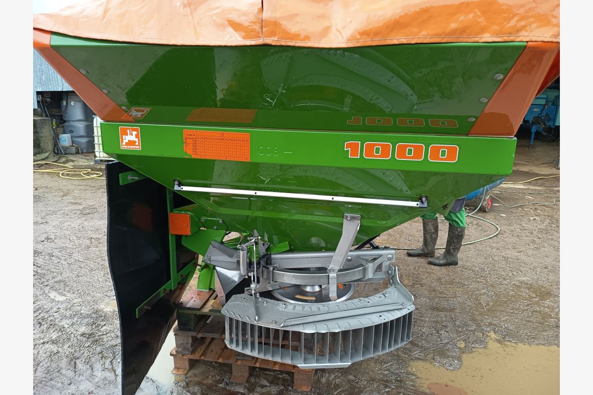 Épandeur a engrais - 180680_7ad1c8579617a47d7a327f0f1dc4d5f6.jpg