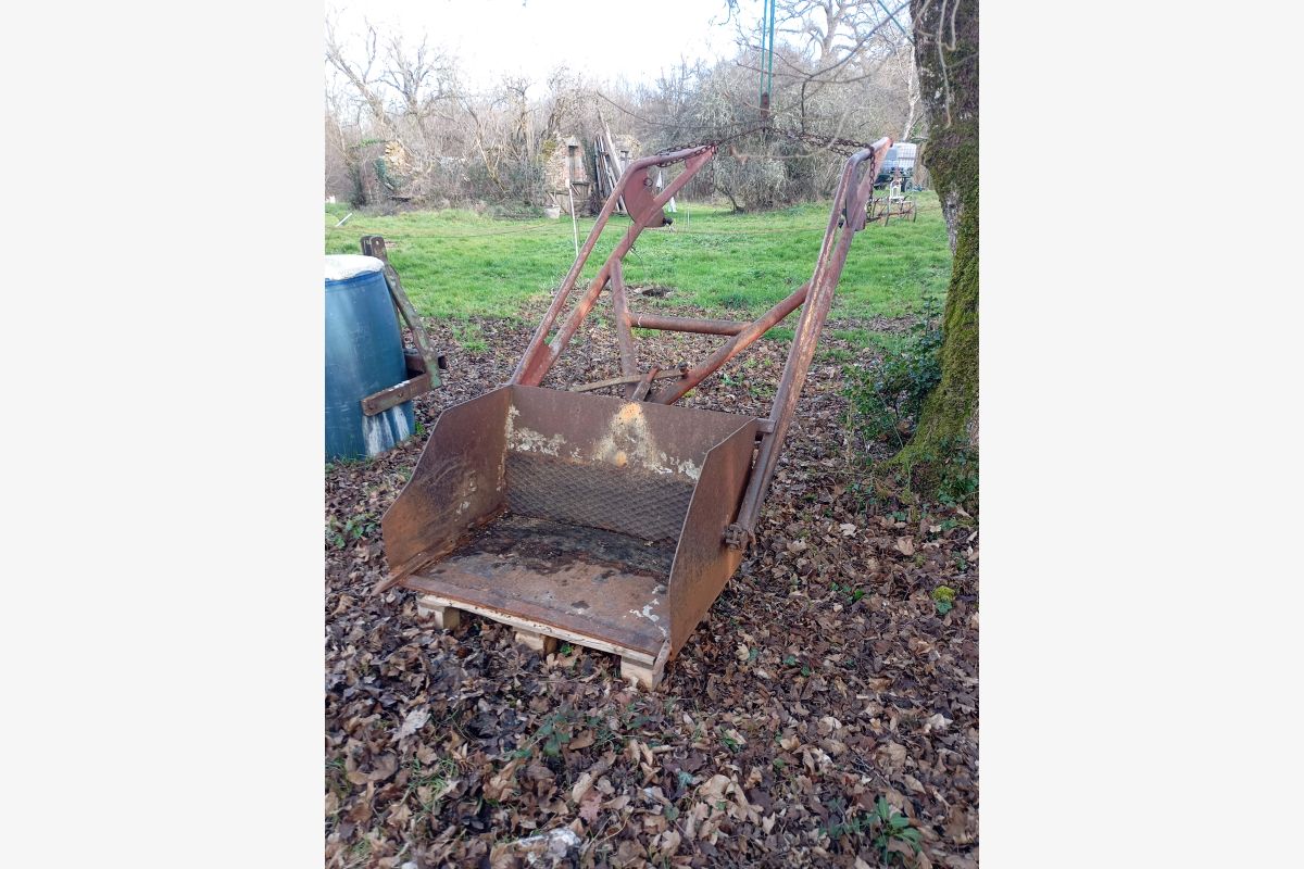 Tracteur Someca 315 avec fourche  - 180732_646737e154ed67875bb4f68c3e19aebf.jpg