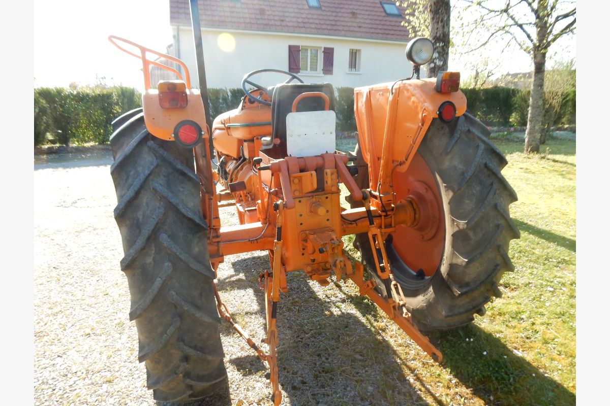 Tracteur Renault N70 - 180759_1939d130f77cb14865729b99900f89eb.jpg