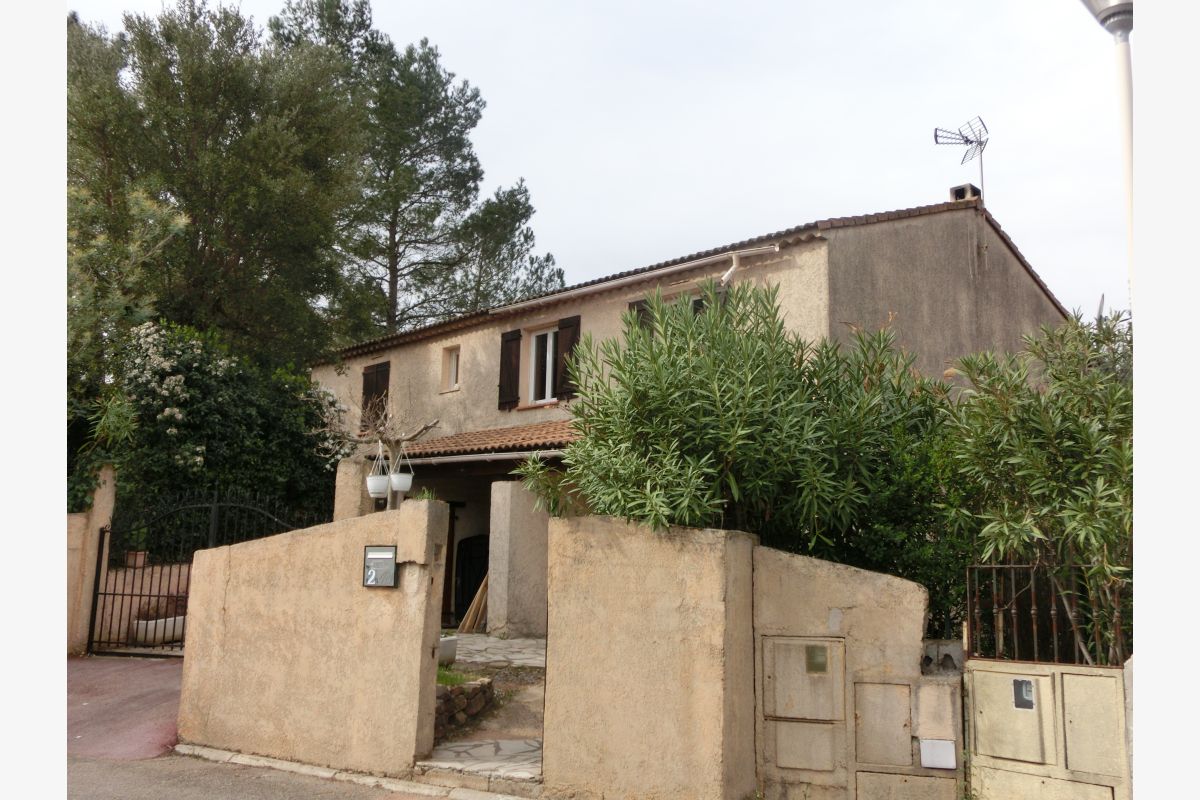 Belle maison sur 2 niveaux - 180765_1030ec95ccd0a74fa99f7f25d4dad210.jpg