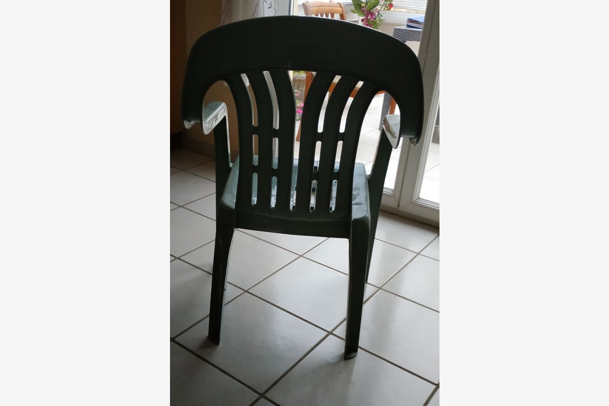 4 chaises de jardin  - 180767_891b1e004d7db8ff6f404ce6257e1c2a.jpg
