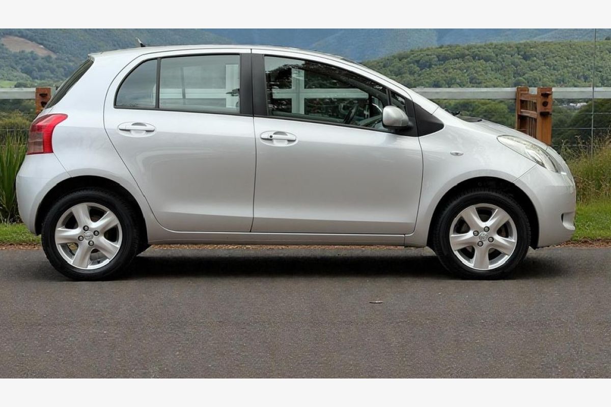 Toyota Yaris  - 180988_1154229427ac4b8f968e7ee3e0d7cf8c.jpg