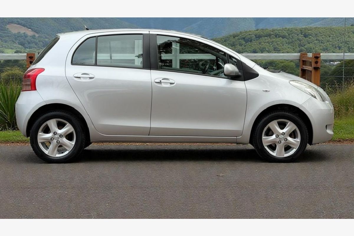 Photo 1 Toyota Yaris 