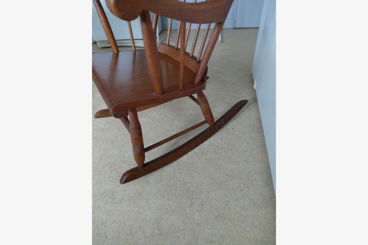 Rocking chair - 180993_0ef3b1dcd2c2ca2bb004612a06847c63.jpg