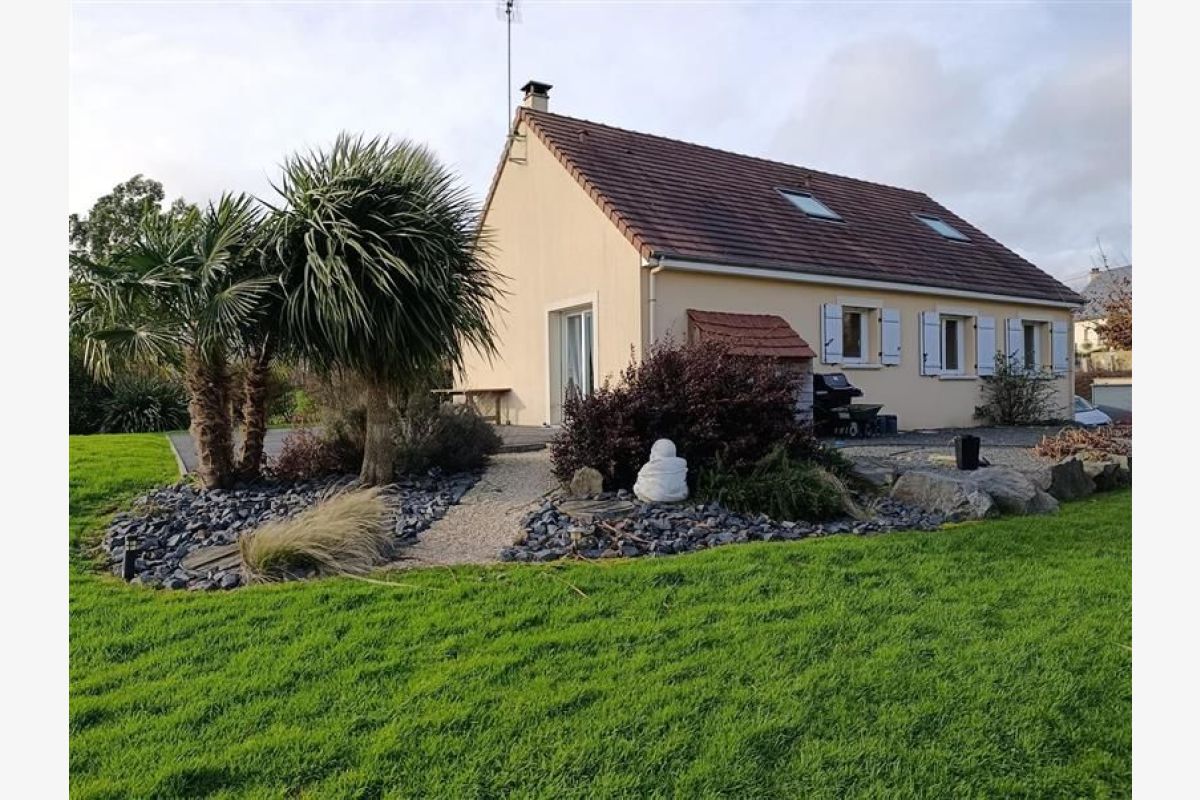 Photo 1 à v. maison sur sous-sol 118 m2 compr. cuis. A/E, séjour ave