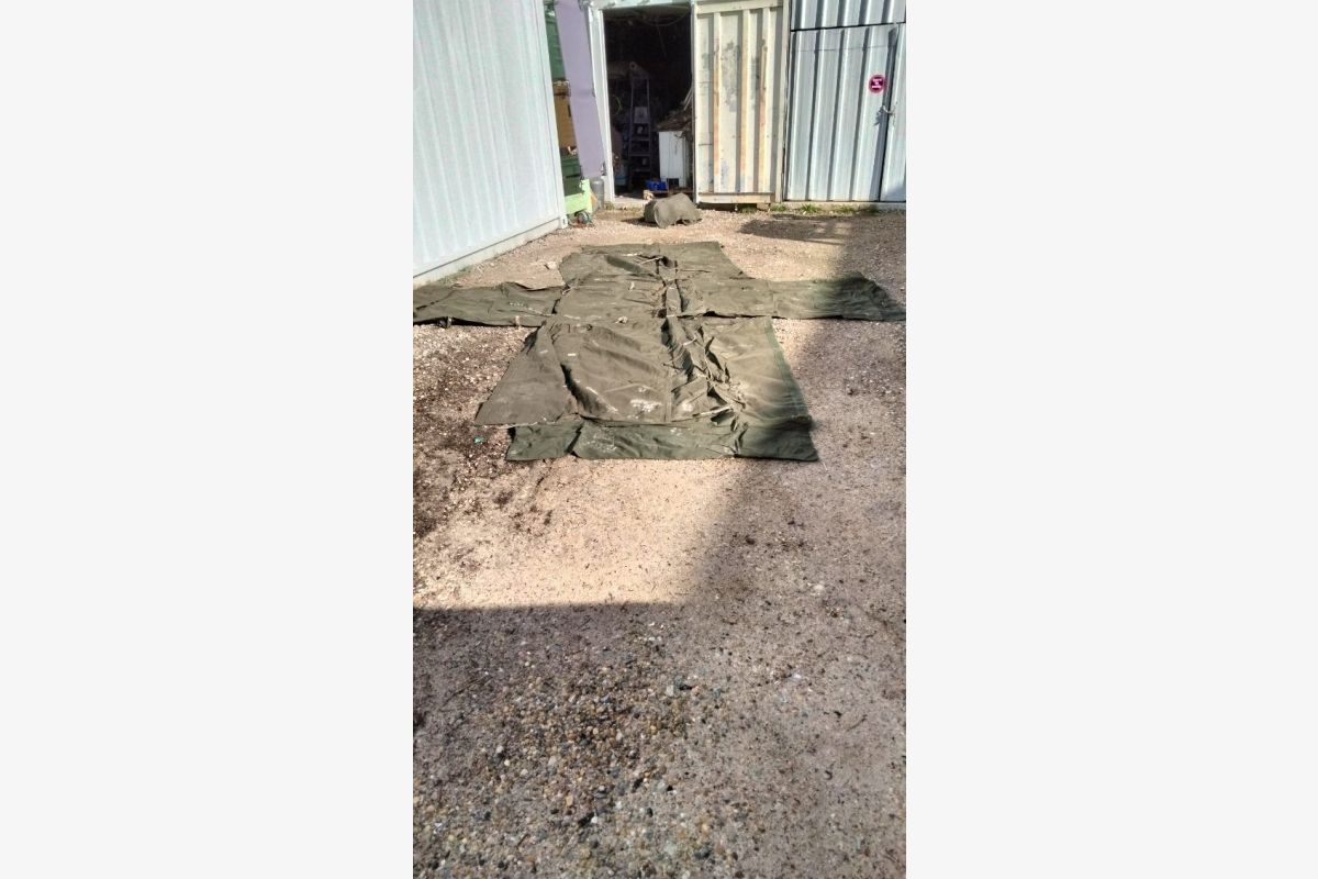 Photo 1 Un morceau de bâche