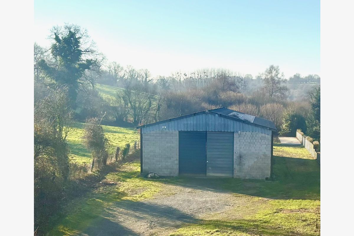 Photo 1 Local commercial et terrain constructible 