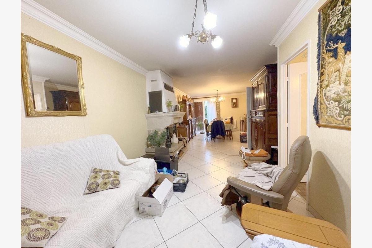 Une maison mitoyenne proche des commerces - 181521_3.jpg