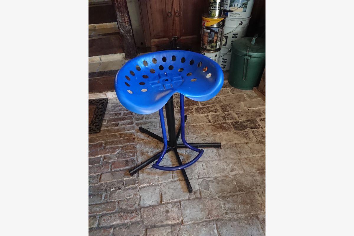 Photo 1 Tabouret en métal type siège tracteur 