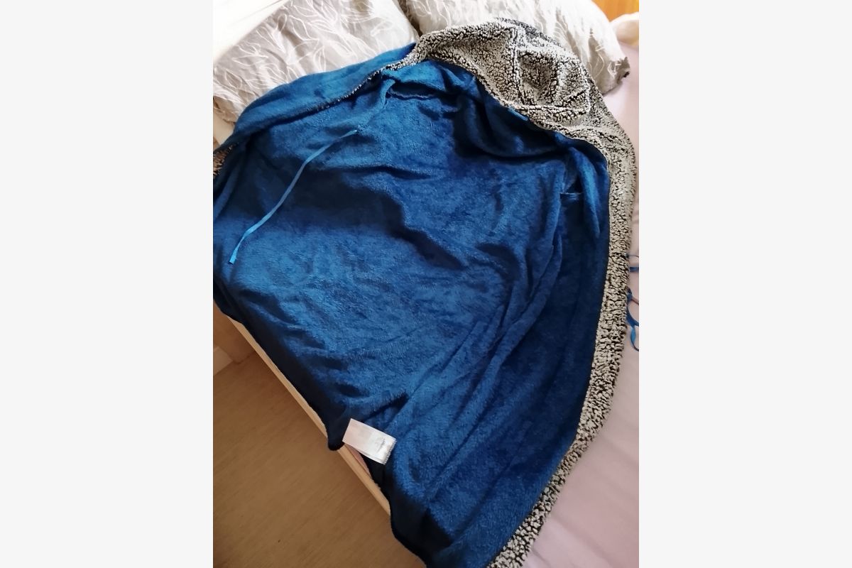 Photo 1 Peignoir homme taille L Bleu avec capuche fourrure 