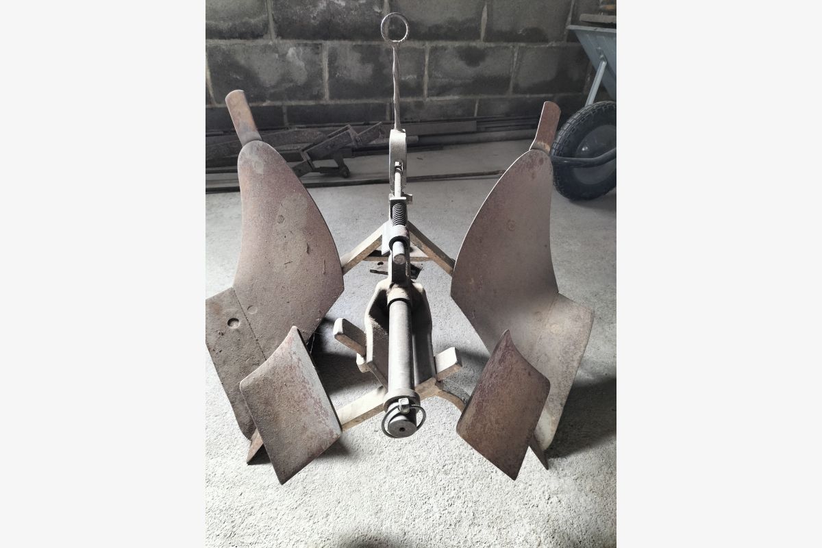 Photo 1 Charrue STAUB