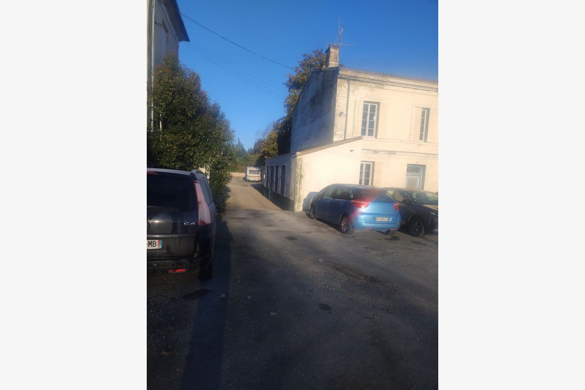 Photo 1 GARAGE / GARDE MEUBLE