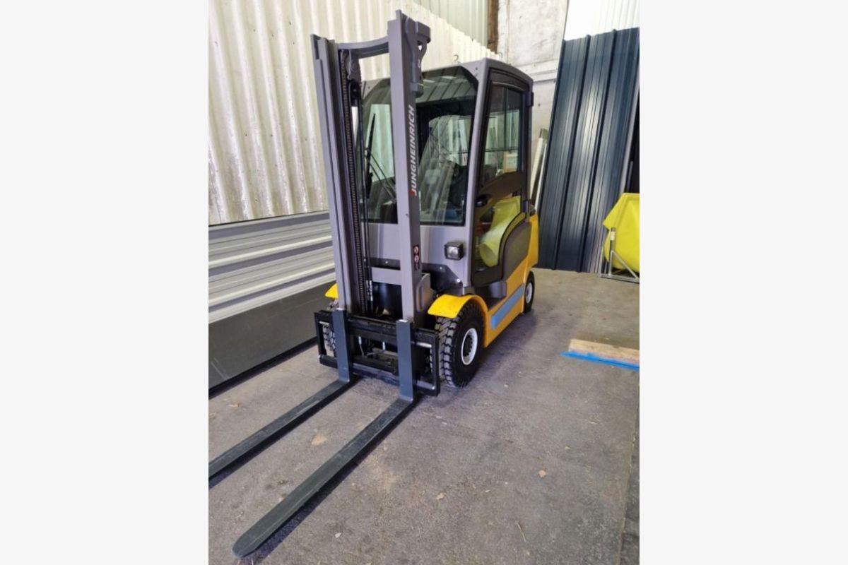 Photo 1 Chariot élévateur