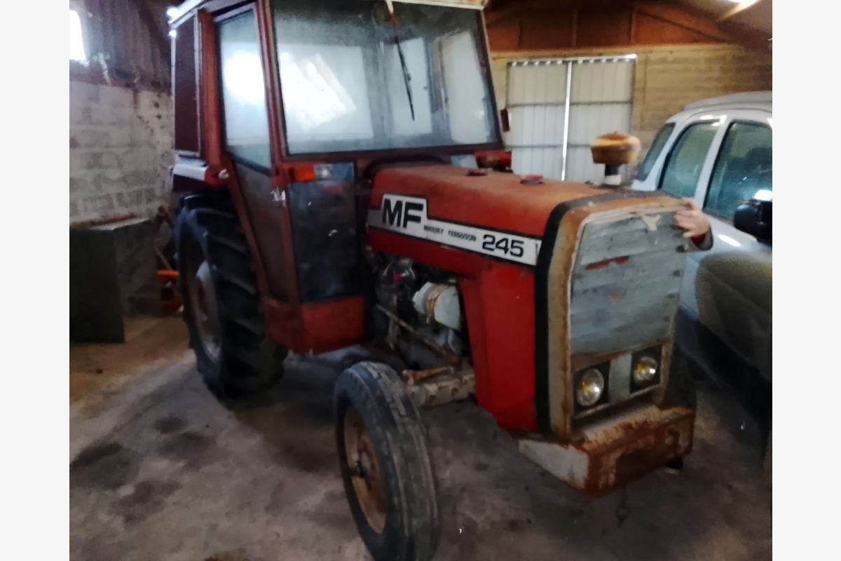 Photo 1 Tracteur Massey Ferguson 245