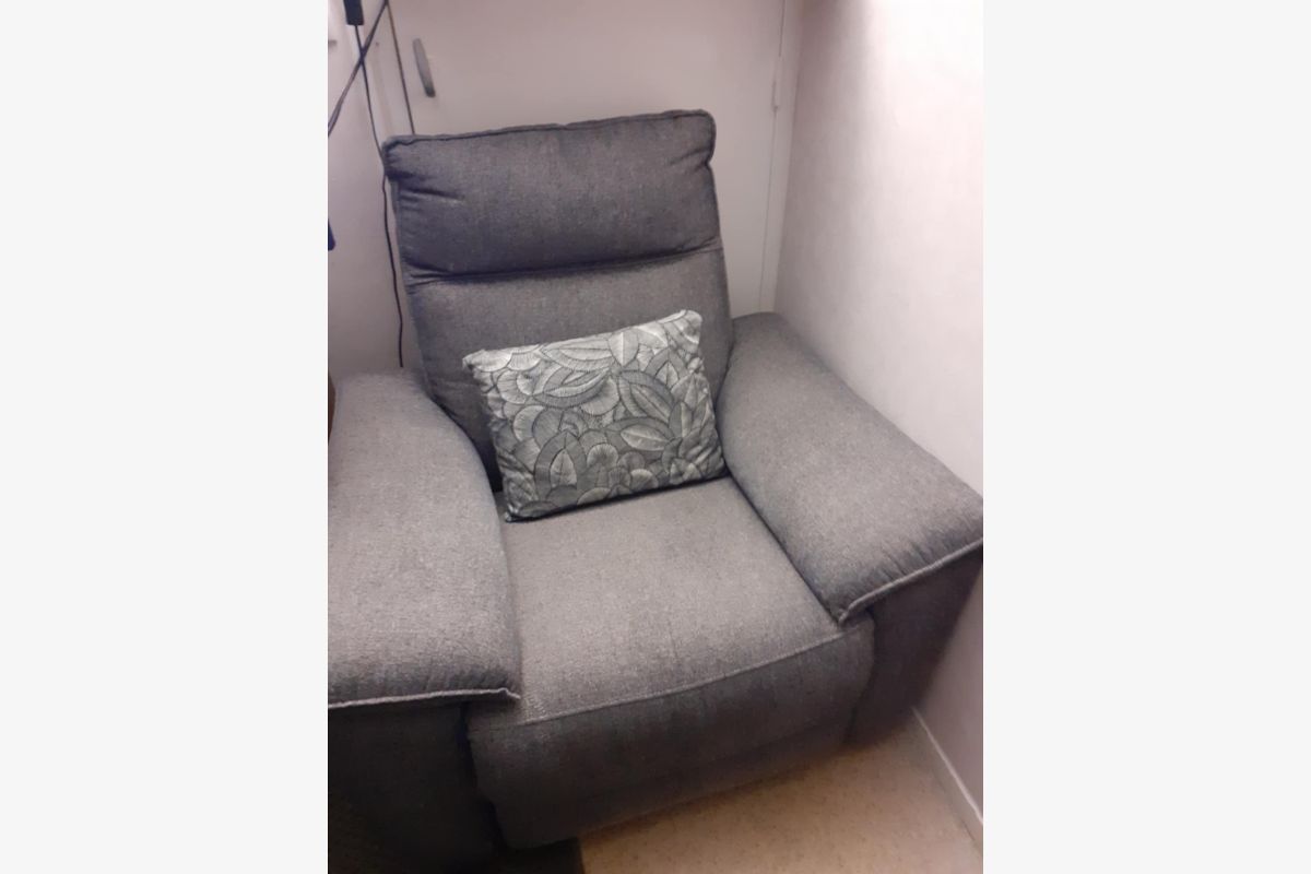 fauteuil - 300246_65e5e200f0b9a1687e5110ef81099da5.jpg