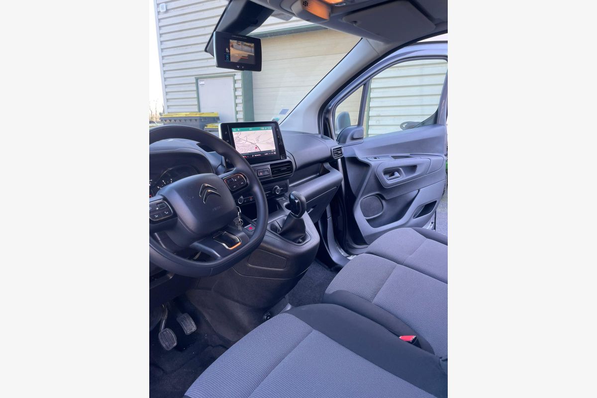 Berlingo Van Driver  - 301079_c4d42694a162ab131c4c676e7fdde075.jpg