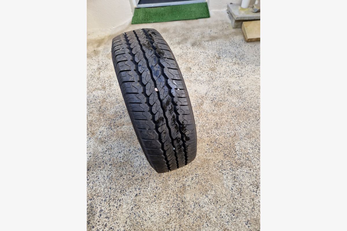 Pneu fourgon  - 301125_95ab320f1766afcdecf62c129eace22e.jpg