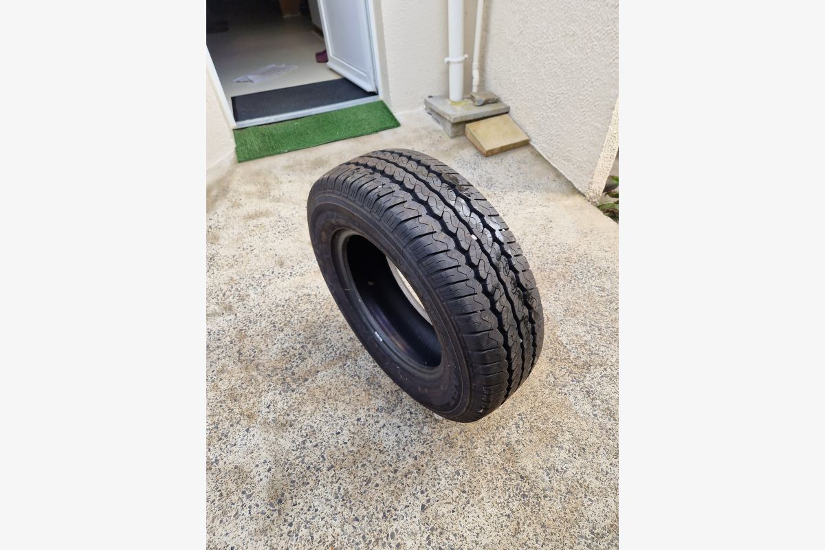 Photo 1 Pneu fourgon 