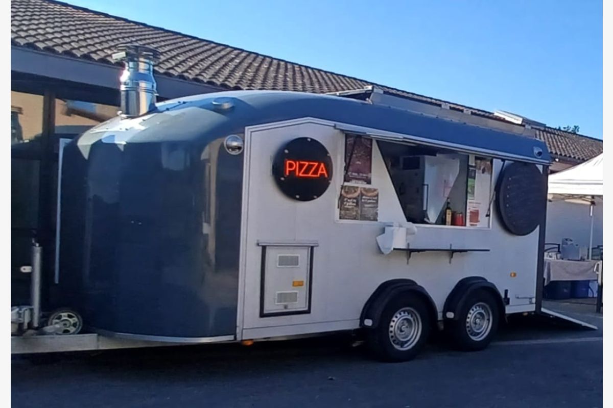 Photo 1 Remorque food truck pizza VASP magasin 