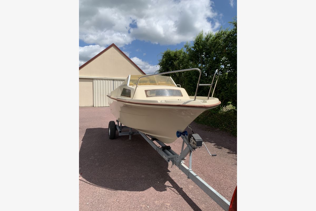 Photo 1 BATEAU ULTRAMAR 5,35M  INSUBMERSIBLE