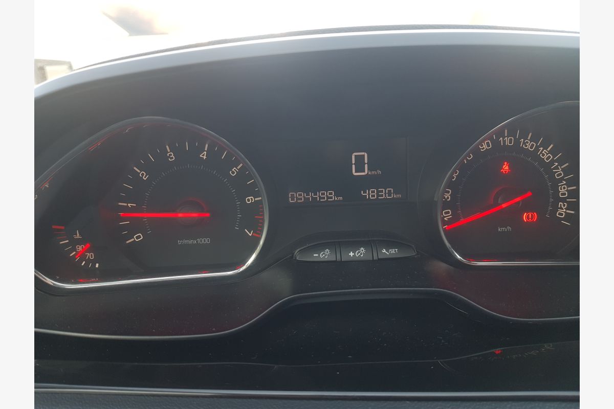 Vends 208 essence - 301687_e379f3c822c189fd4d86b1983a2f452f.jpg