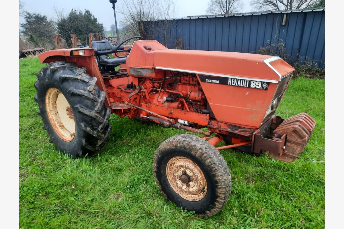 Photo 1 Tracteur Renault 89