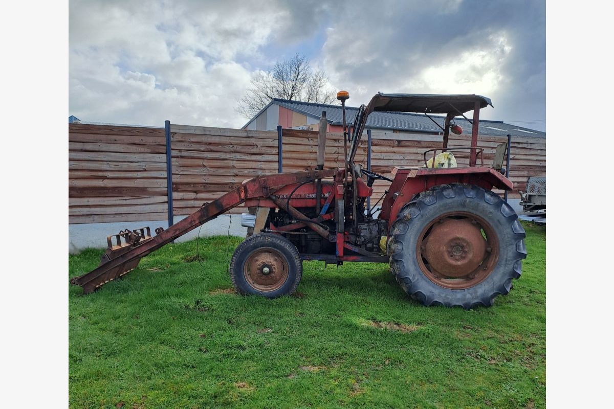 Photo 1 Tracteur Massey Ferguson 135