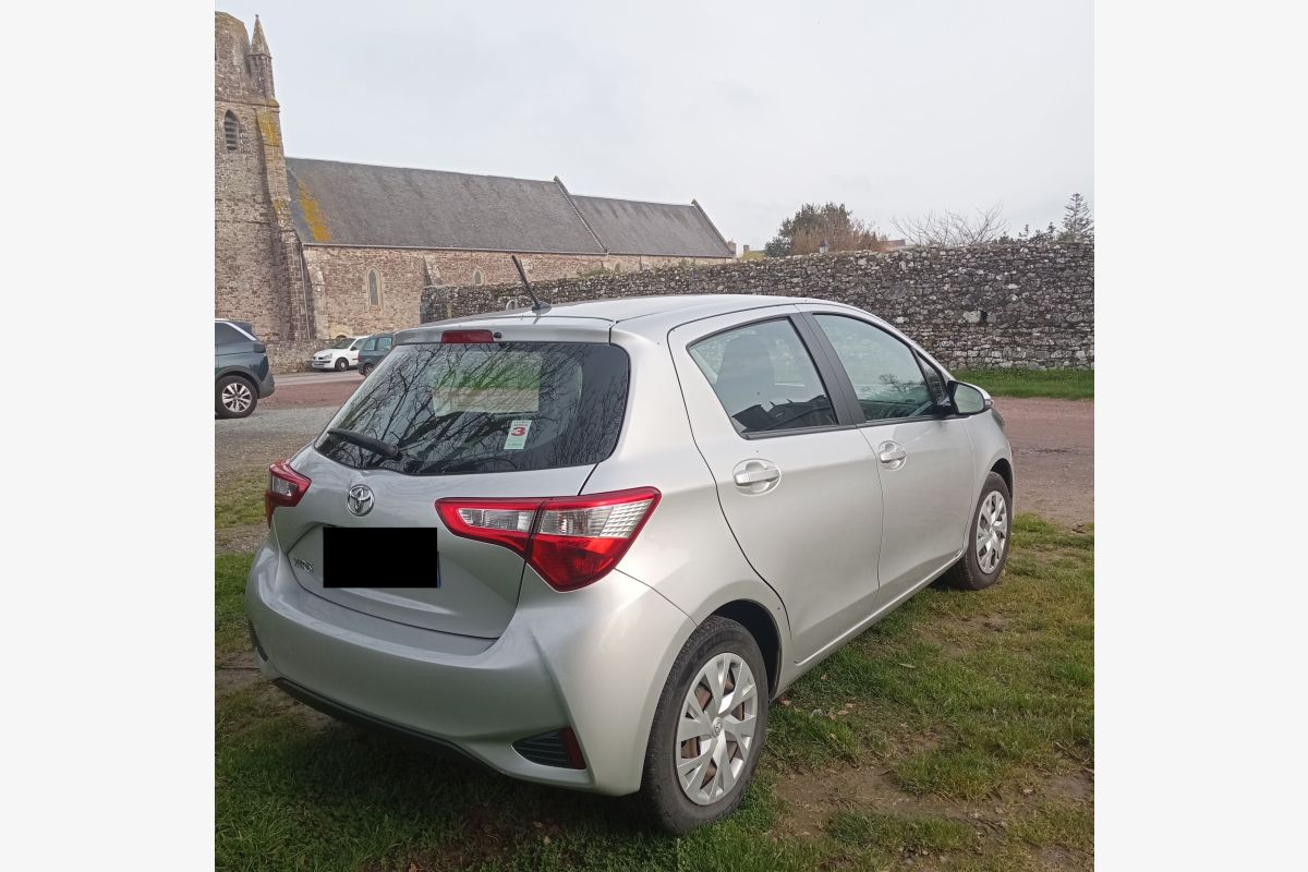 Yaris essence - 302250_7951a94ea8c6818fcefa77c739832c72.jpg