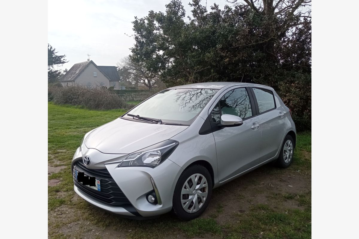 Photo 1 Yaris essence