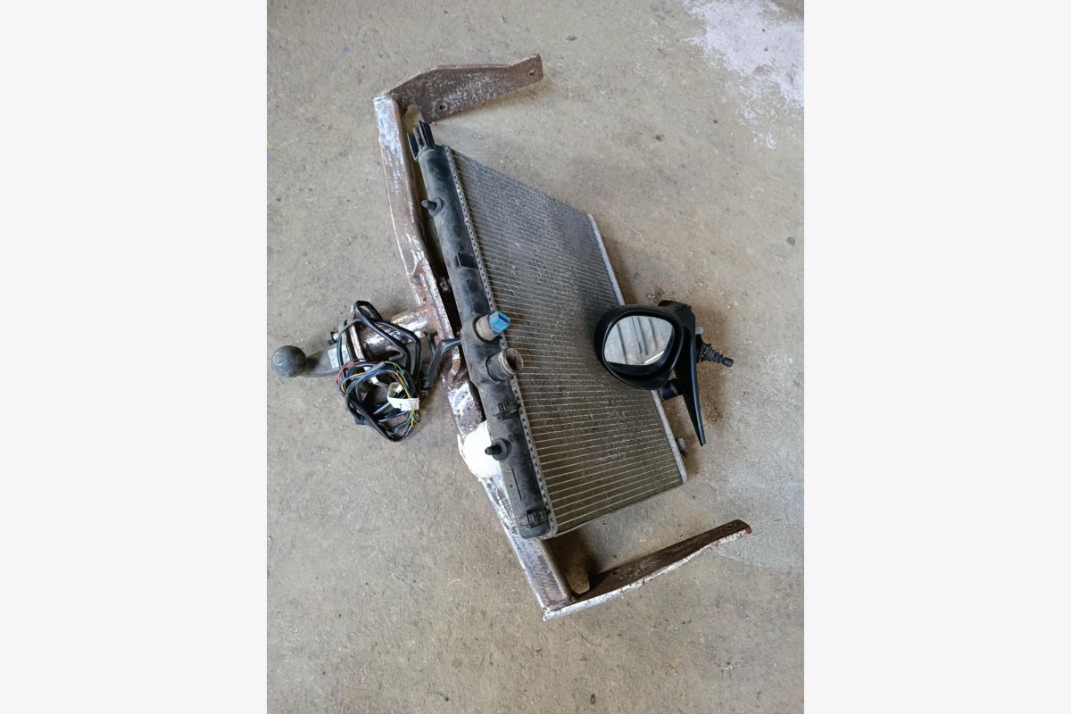 Photo 1 A vendre pièces pour Peugeot 206