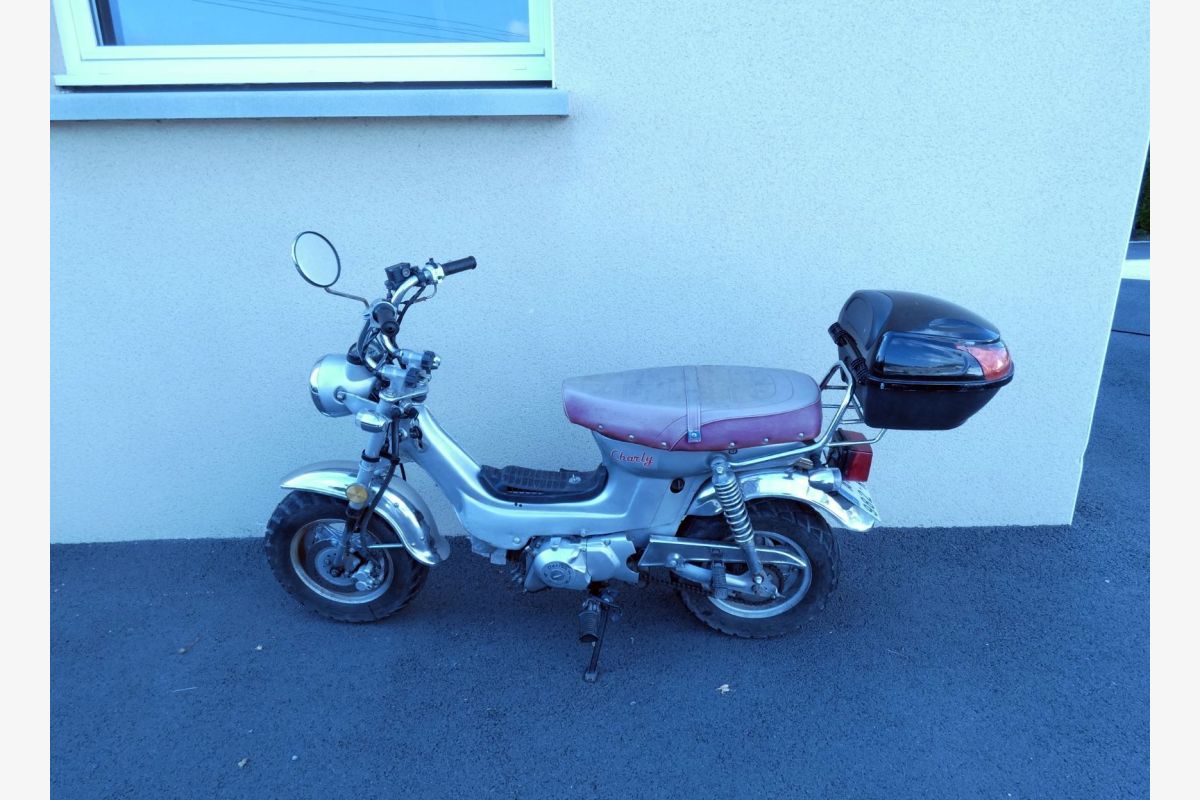 Photo 1 Charly James B