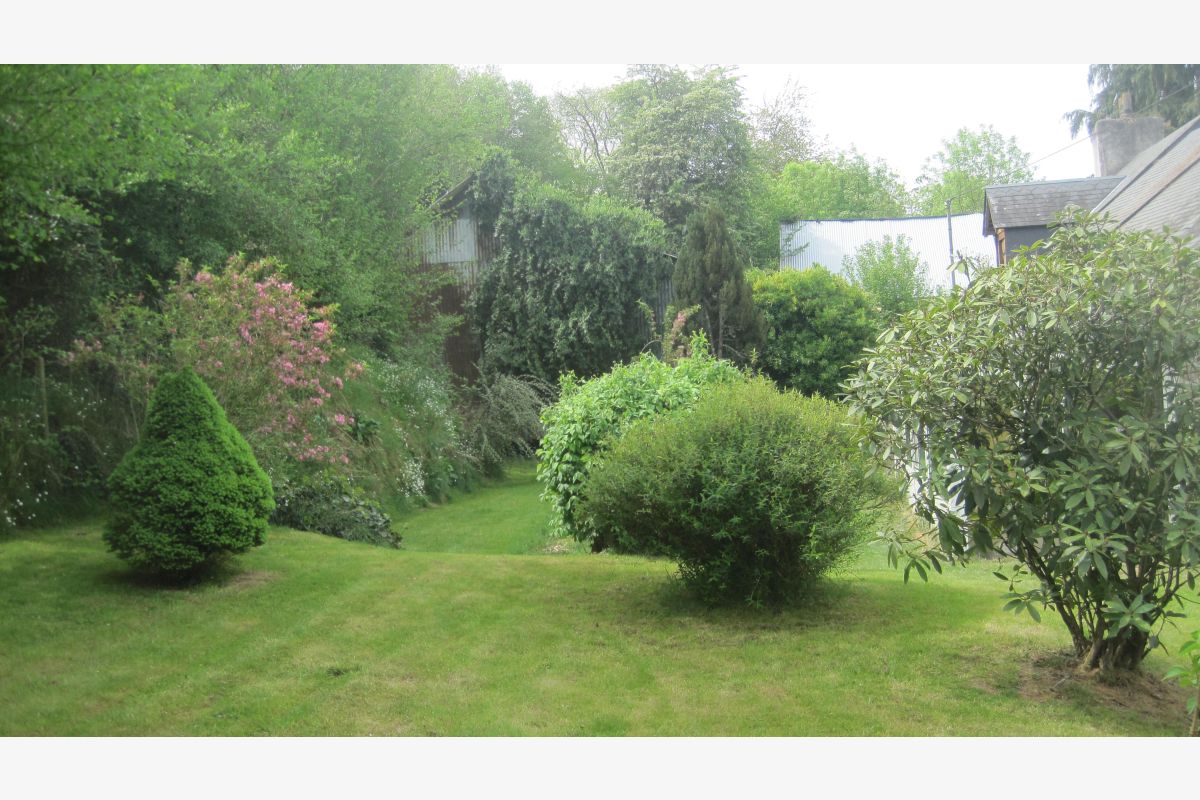 Jardinier propose ses services - 302386_767df0ce52c9f1b5eb2156e8bbad699b.jpg