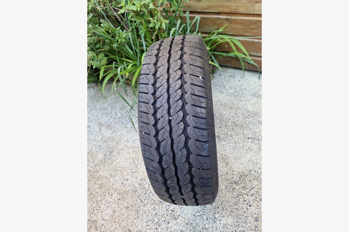 Photo 1 Pneu fourgon 