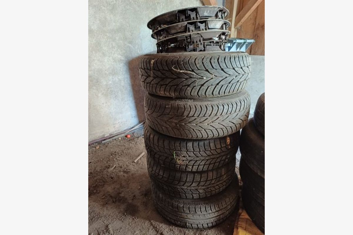 Roues montées + enjoliveurs  - 30239049_eed16d877cb6b95eacf57135f6e0b9c0.jpg