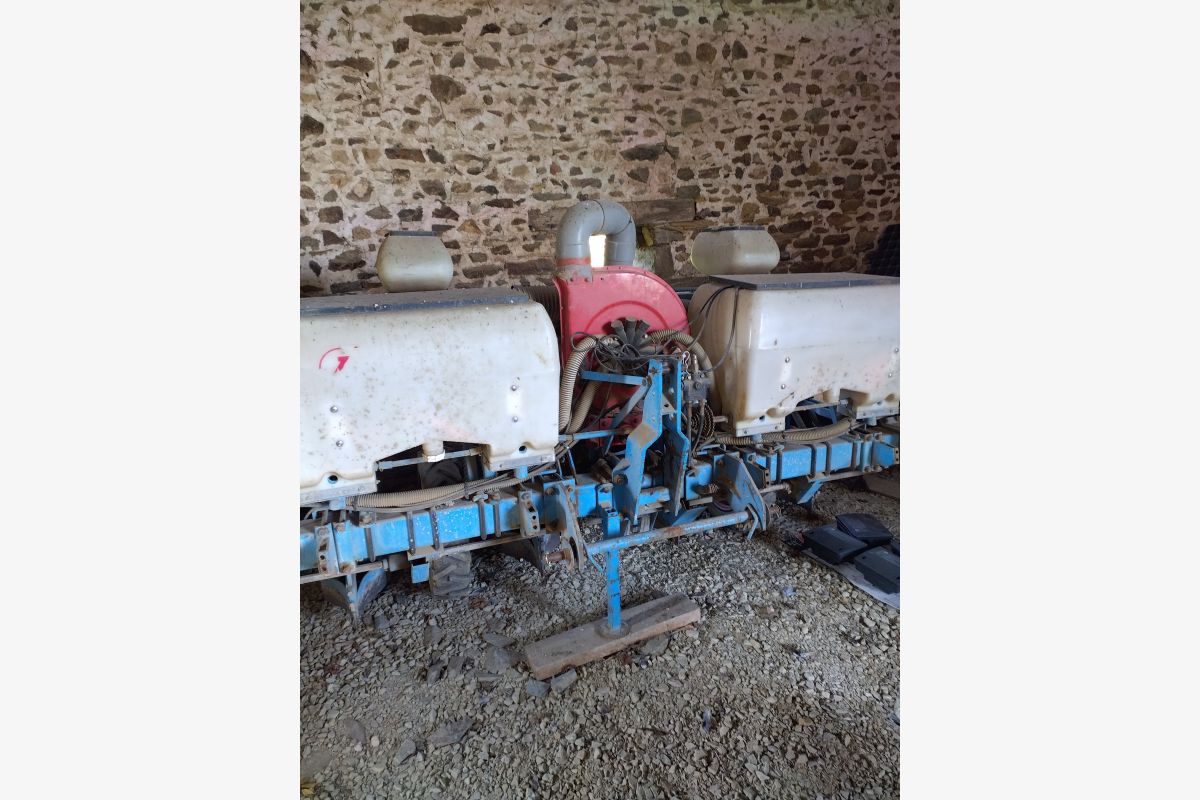 Semoir maïs  - 30239071_481ed60d6f5458a9360ab573c7fa0e45.jpg