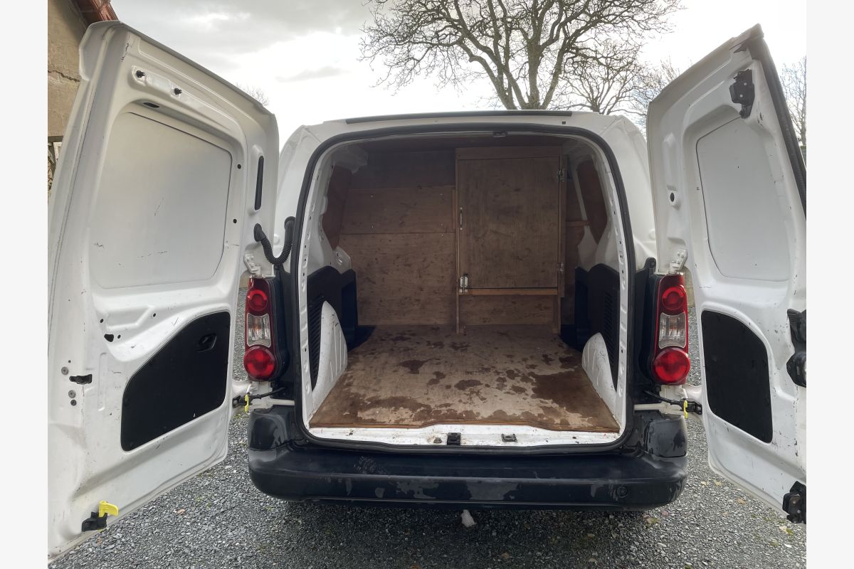 Citroën Berlingo 1.6L HDI 90 ch 3 portes - 30239081_7af0d205758af374d8ea693480fdfec9.jpg