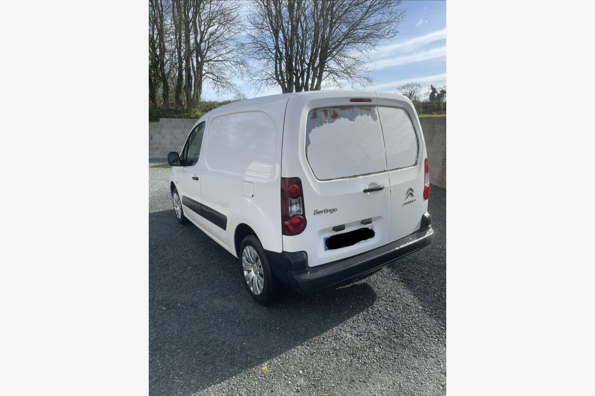 Citroën Berlingo 1.6L HDI 90 ch 3 portes - 30239081_b4408c16a86fdecdd0d8a14e0414e153.jpg