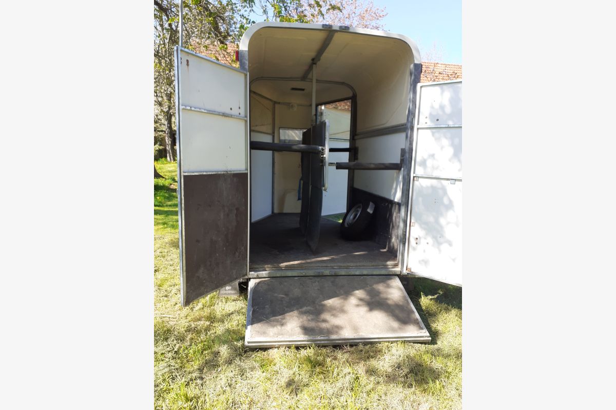 Van 2 places - 30239202_113ebad7c969790c8741fab6311bb36f.jpg