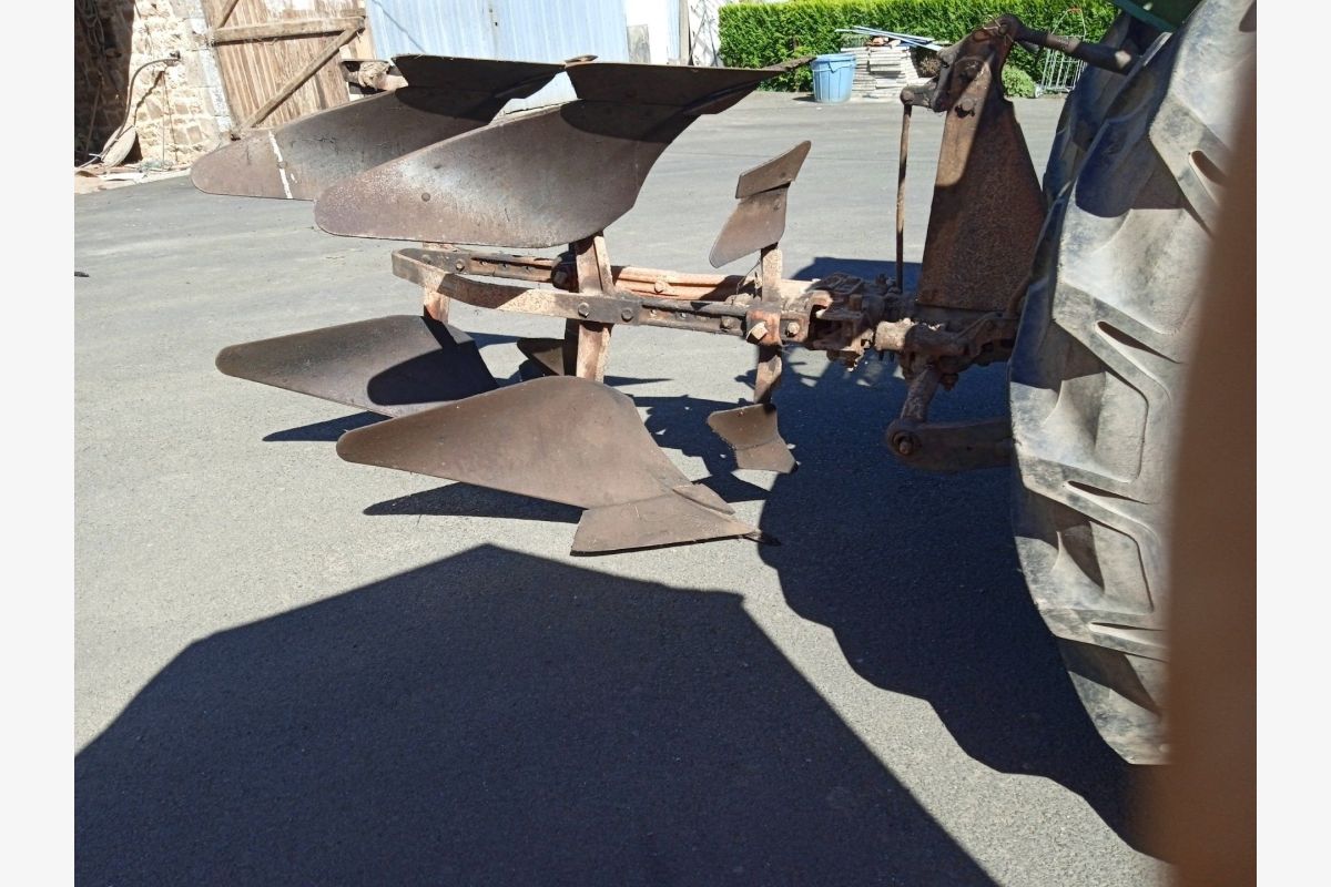 Photo 1 Charrue bisoc