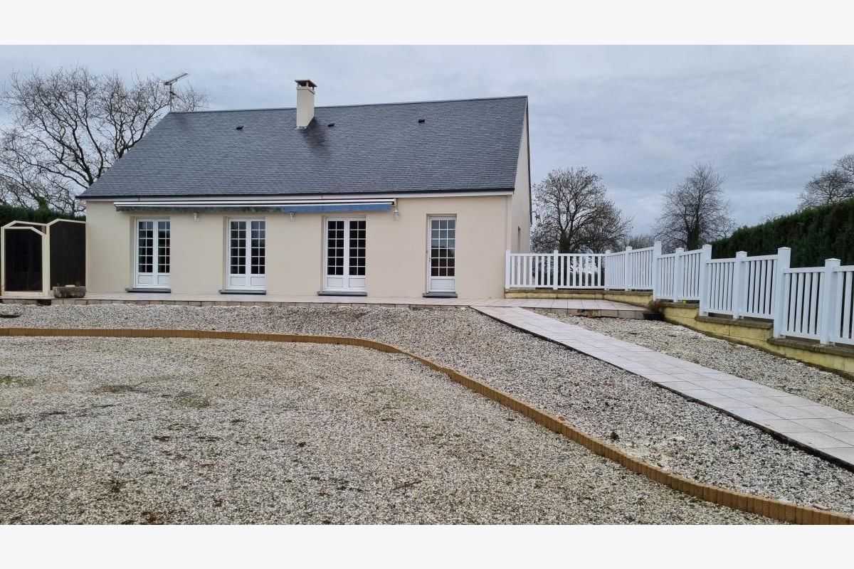 Photo 1 dans le bourg, vds pavillon de pl.-p. sur ss-sol cpt entrée,