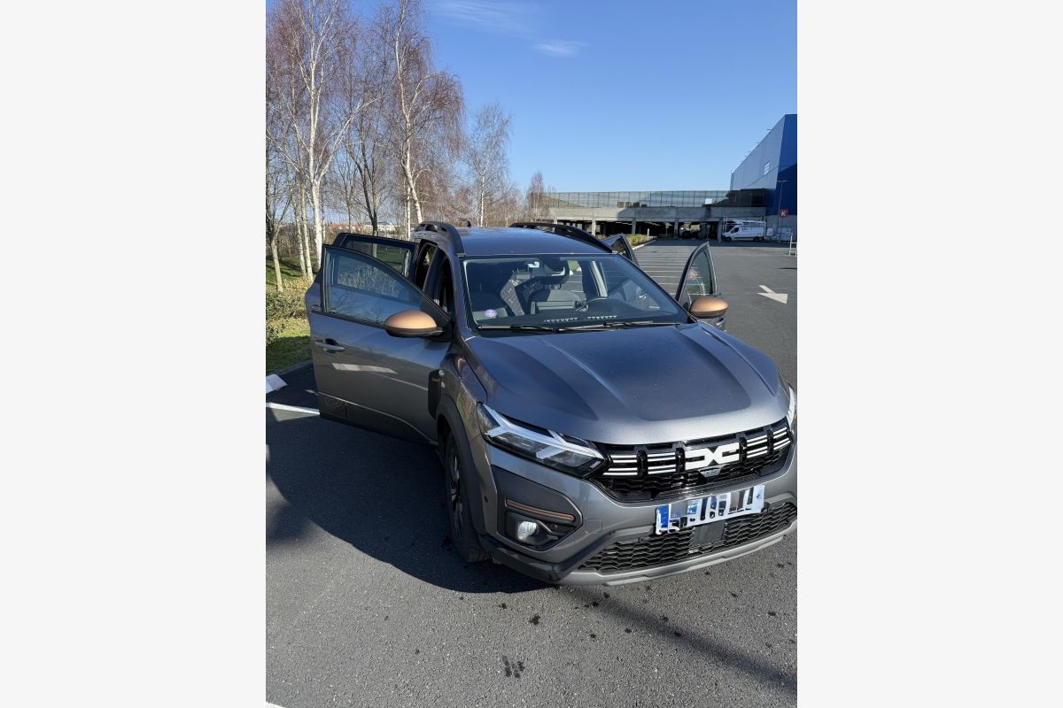 Photo 1 Dacia Jogger Extrême + 7 places (essence)