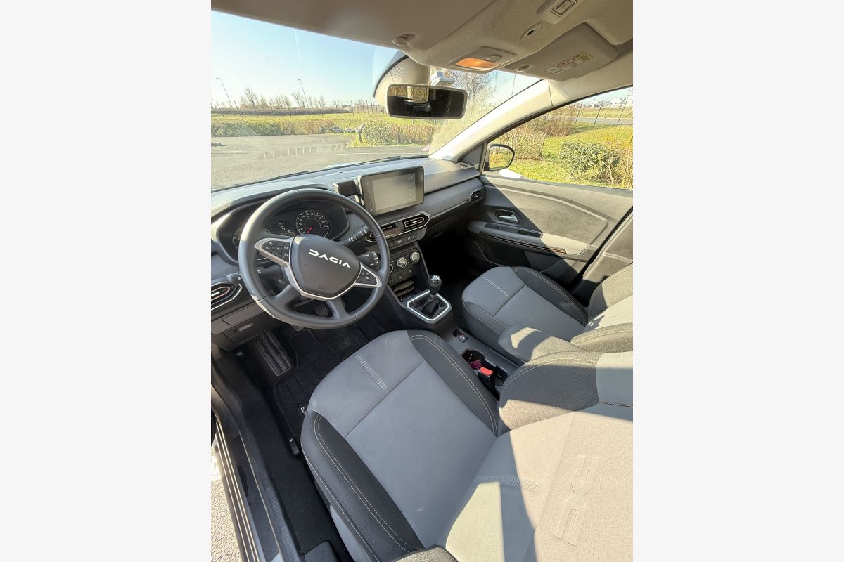 Dacia Jogger Extrême + 7 places (essence) - 30239387_a7bf15c88bef7a7035d1e44668fc63a0.jpg
