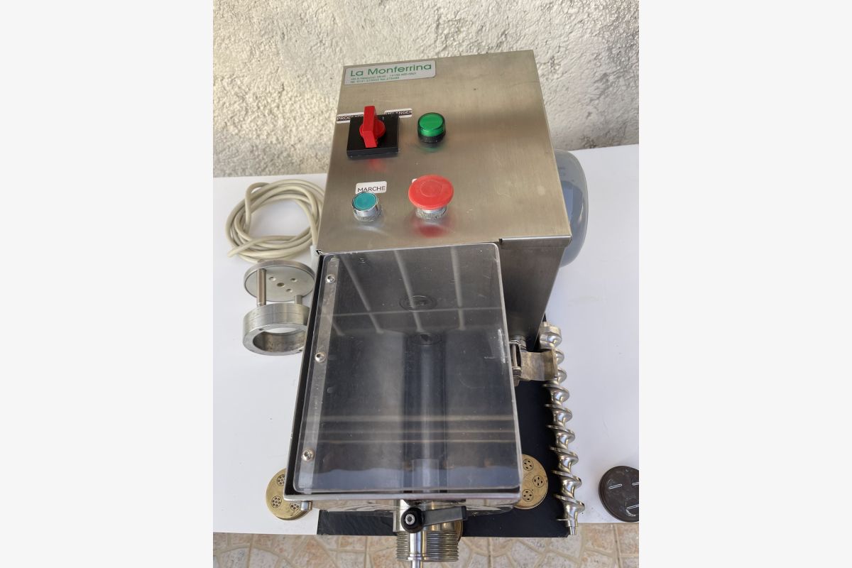 Photo 1 Machine à pâtes fraîches