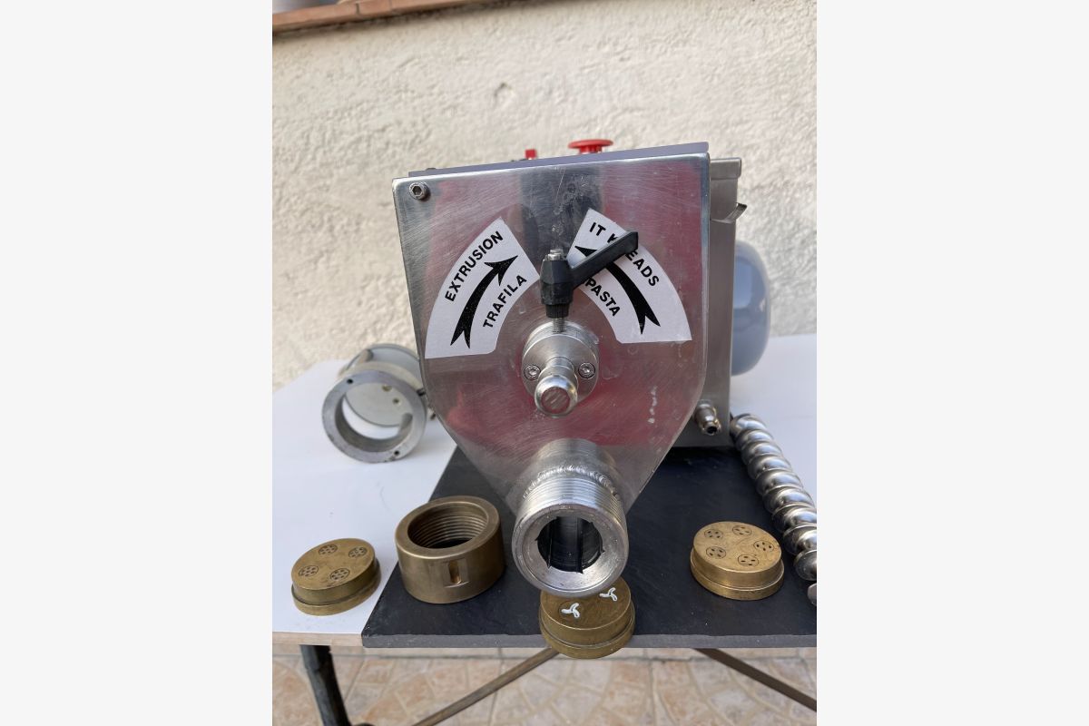 Machine à pâtes fraîches - 30239426_c8bf9a88ea8e6f8adf4f2f3a40a6ce4c.jpg